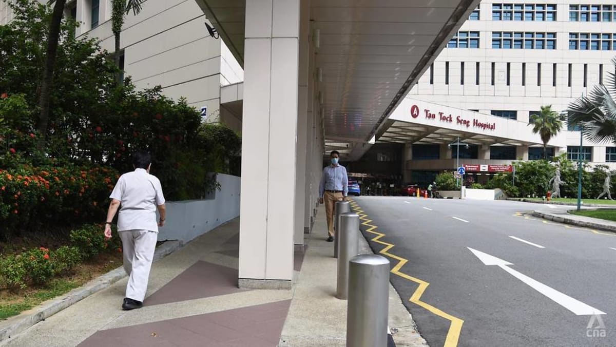 ‘Saya sudah terbiasa’: Staf Rumah Sakit Tan Tock Seng tentang risiko bekerja di pusat cluster COVID-19