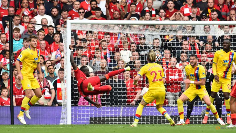 Football:
Liverpool go top with win over Palace as City held by Saints Football:
Liverpool go top with win over Palace as City held by Saints
