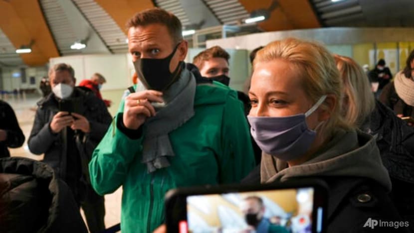 US, EU leaders call for release of Kremlin critic Alexei Navalny after he was detained by Russia US, EU leaders call for release of Kremlin critic Alexei Navalny after he was detained by Russia
