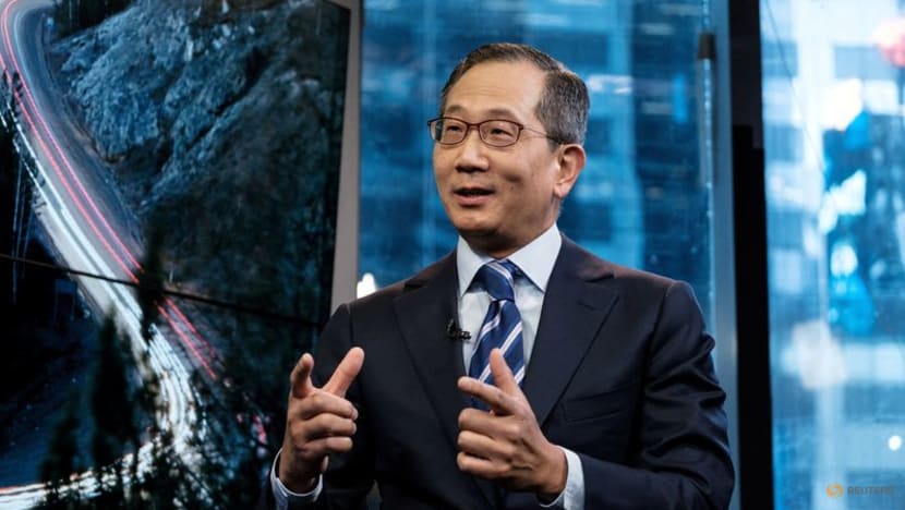 Carlyle CEO Kewsong Lee steps down in abrupt early departure Carlyle CEO Kewsong Lee steps down in abrupt early departure