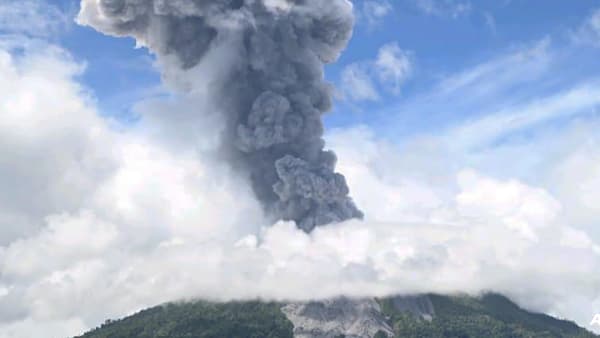 Indonesia evacuates hundreds near erupting Ibu volcano