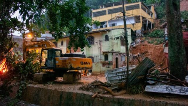  巴西连日暴雨引发泥石流 造成至少14人死亡
