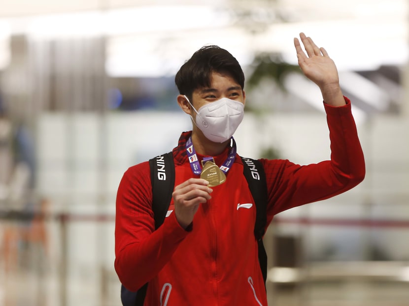 Singapore badminton world champion Loh Kean Yew arriving at Changi Airport on Dec 21, 2021.