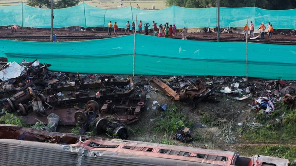 Po vykoľajení indického vlaku zostalo nevyžiadaných viac ako 100 mŕtvych tiel