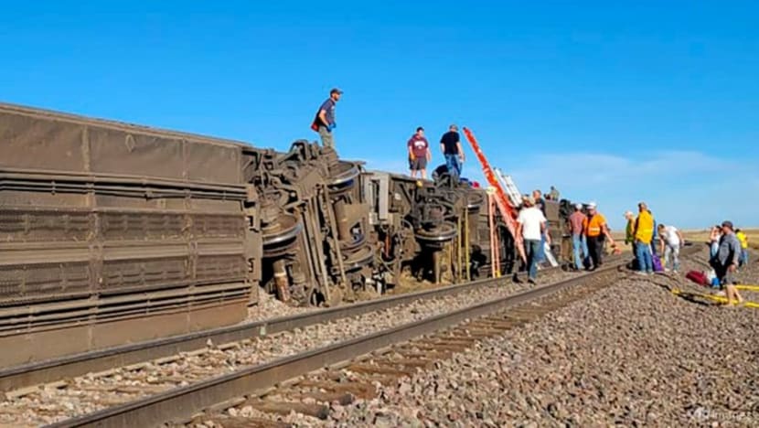 3 maut, puluhan cedera selepas kereta api tergelincir di AS