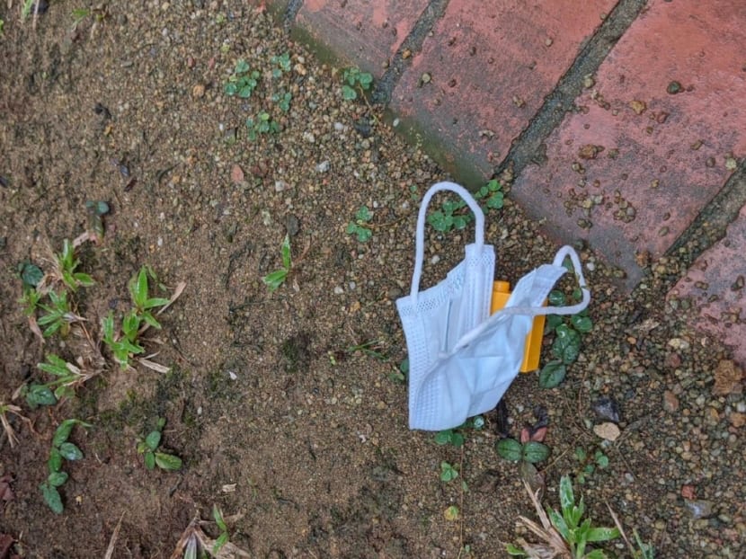 Over the past week, TODAY has seen used masks haphazardly strewn on pavements and escalators, while pictures of masks in lifts and other public areas have emerged online. Over the past week, TODAY has seen used masks haphazardly strewn on pavements and escalators, while pictures of masks in lifts and other public areas have emerged online.
