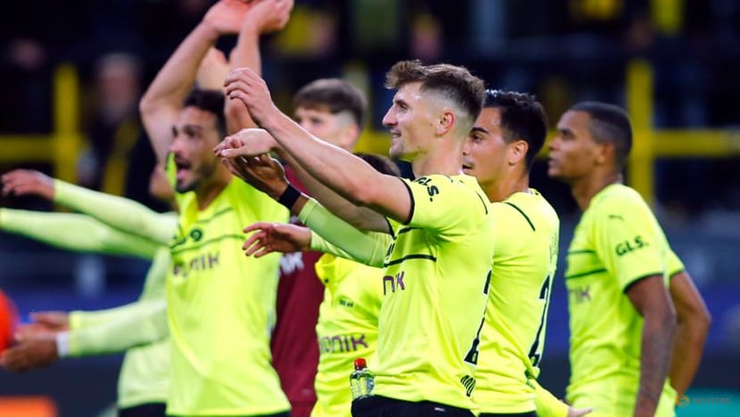 Malen's maiden goal hands Dortmund 1-0 win over Sporting Malen's maiden goal hands Dortmund 1-0 win over Sporting
