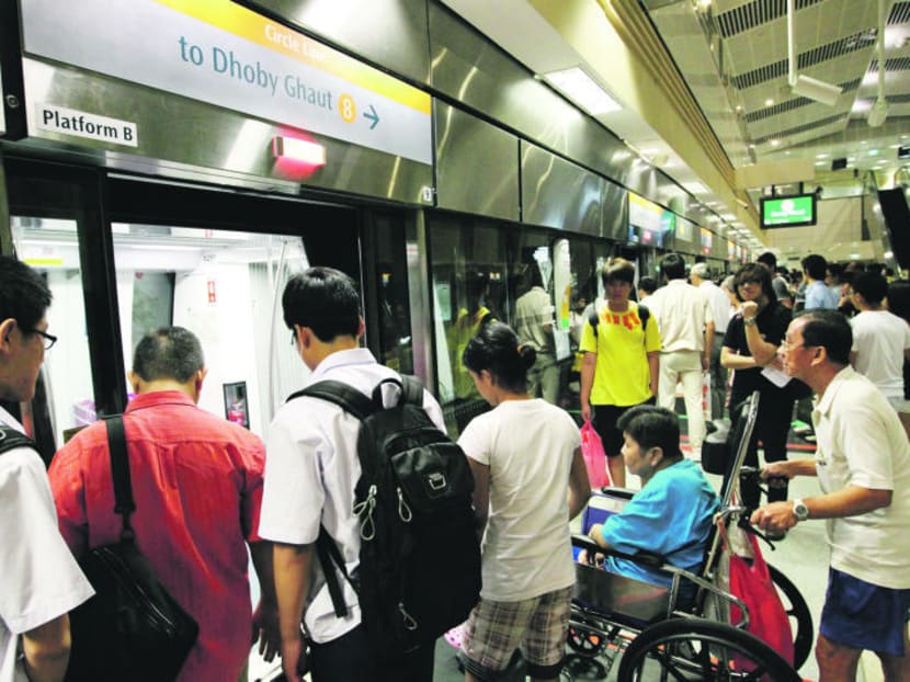 Commuters boarding the Circle Line at Bishan Station. TODAY file photo