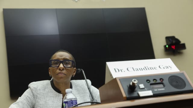卷入反犹和抄袭风波 哈佛首位非洲裔校长宣布辞职