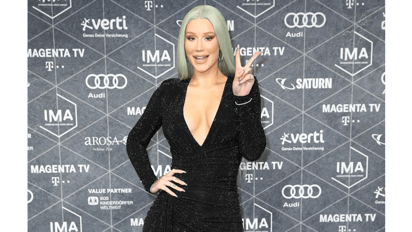 Iggy Azalea hits back at trolls Iggy Azalea hits back at trolls