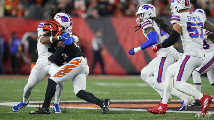 NFL player in 'critical condition' after collapsing on field NFL player in 'critical condition' after collapsing on field