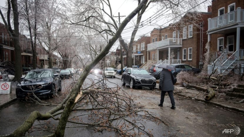 Hundreds of thousands without power in Canada after ice storm Hundreds of thousands without power in Canada after ice storm
