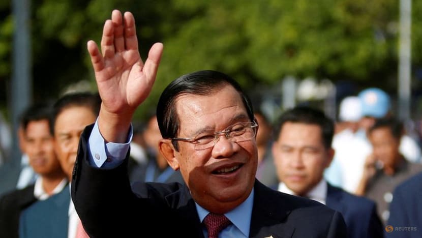 Cambodia PM chides 'arrogant' Malaysia minister for questioning junta visit Cambodia PM chides 'arrogant' Malaysia minister for questioning junta visit
