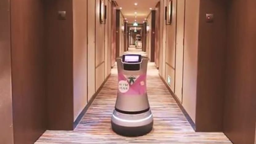 Temui Jena & Jeno, kakitangan robot Hotel Jen di S'pura