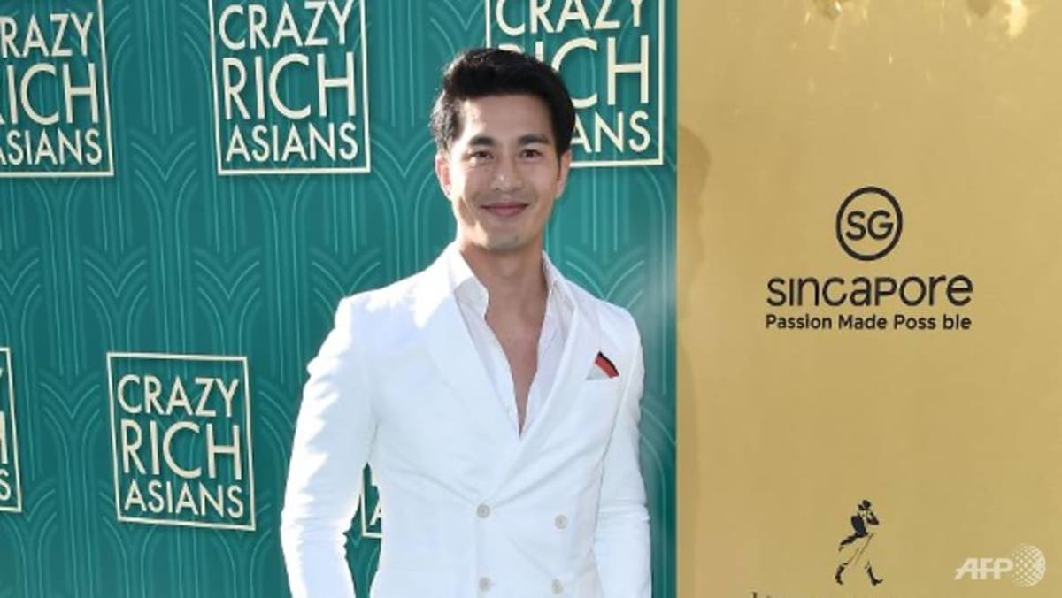 Crazy Rich Asians premiere Warner Bros says extreme heat caused Singapore logo letters to melt off CNA