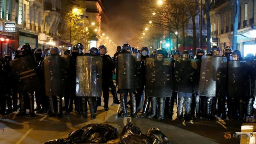 French minister backs Paris police chief after dismantling of migrant camp French minister backs Paris police chief after dismantling of migrant camp