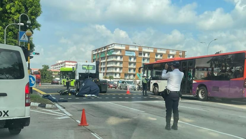 Motorcyclist dies after 3-vehicle accident at Loyang Avenue