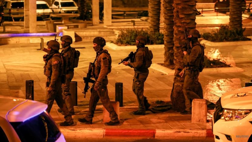 Two Palestinians killed, Israeli policeman stabbed as violence simmers