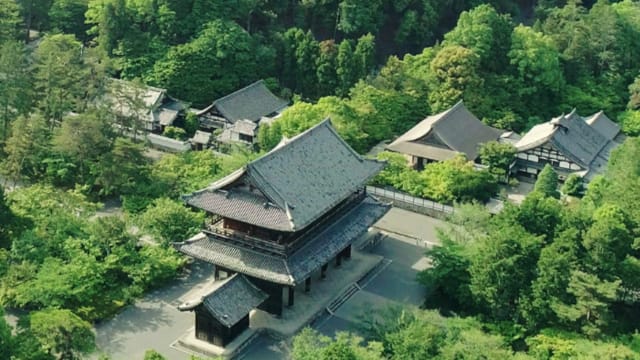 日本著名寺庙提醒访客小心 以助拍照为由强行收费骗局