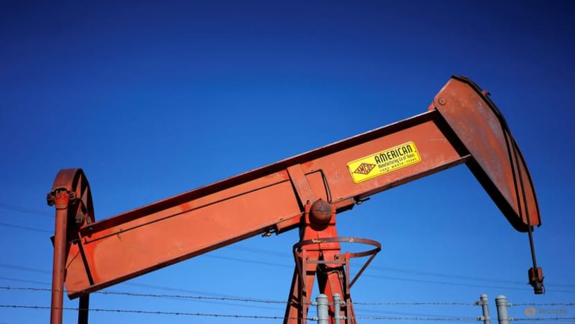 Oil prices climb but worries over Omicron linger Oil prices climb but worries over Omicron linger