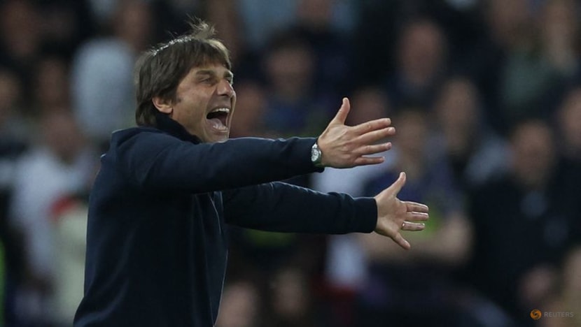 Soccer - Spurs deserve to be in top-four race, says Conte Soccer - Spurs deserve to be in top-four race, says Conte