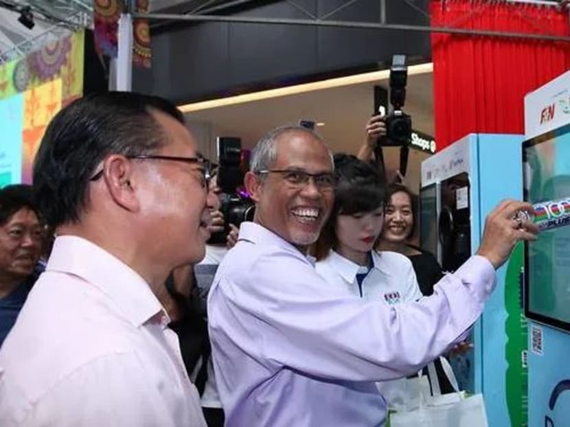 The reverse vending machine was unveiled on Thursday, Oct 31, at Our Tampines Hub by guest-of-honour, Minister for the Environment and Water Resource Masagos Zulkifli.