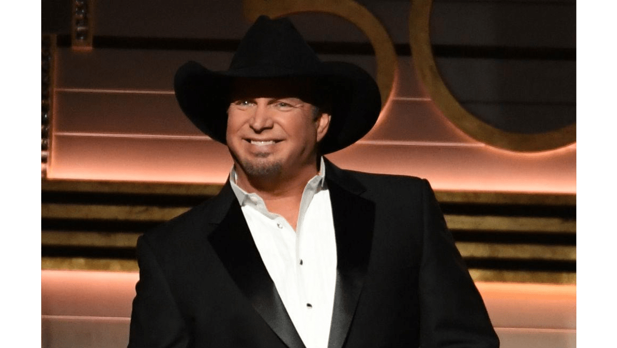 Garth Brooks Halloween is best holiday for celebrities 8days