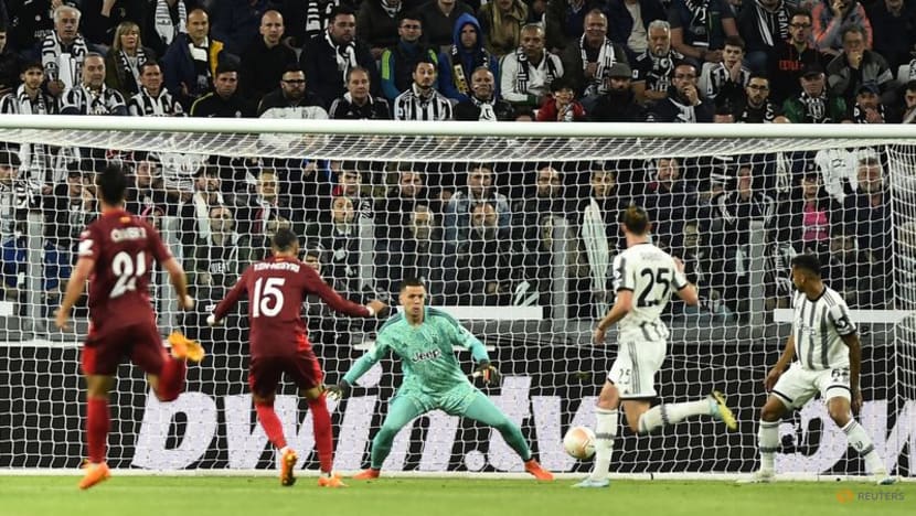 Score draw juventus top