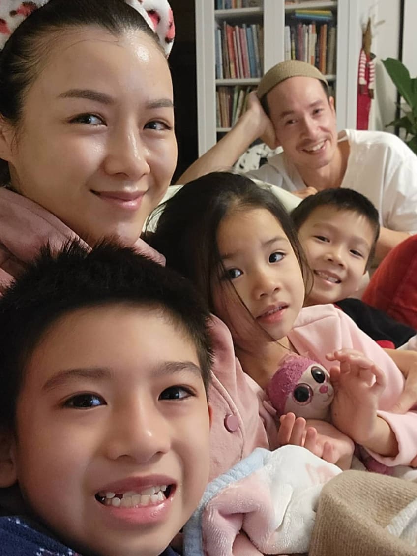 Moses Chan Tells Netizens Not To Scold Roger Kwok For Pulling Down His  Mask, Says The Latter "Was Just Being Friendly" - 8days