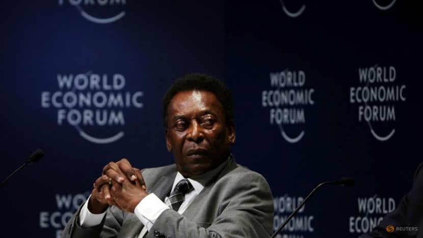 Football: Pele continues recovery, undergoes physiotherapy in hospital Football: Pele continues recovery, undergoes physiotherapy in hospital