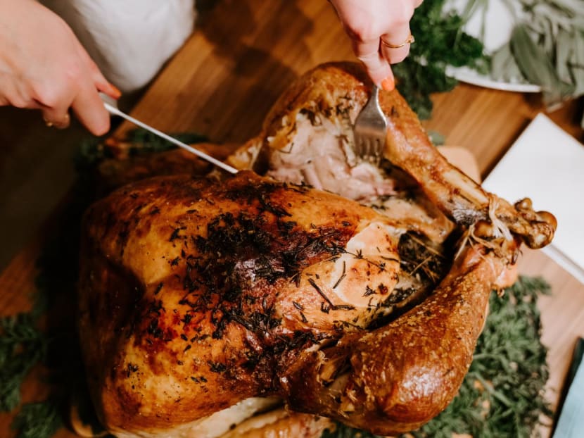 Red meat refers to beef, pork and lamb/mutton. Fish and poultry (chicken, duck and turkey) are white meats.
Red meat refers to beef, pork and lamb/mutton. Fish and poultry (chicken, duck and turkey) are white meats.