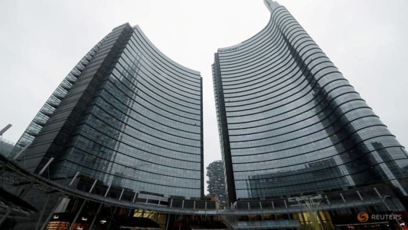 UniCredit investors, Del Vecchio eye pact to steer CEO choice - paper UniCredit investors, Del Vecchio eye pact to steer CEO choice - paper
