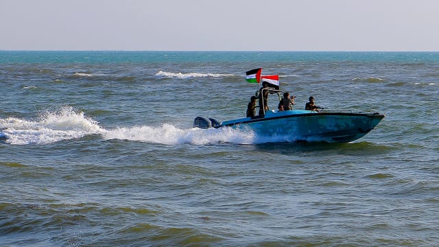 消息人士：伊朗和真主党从旁指挥胡塞武装袭击红海商船