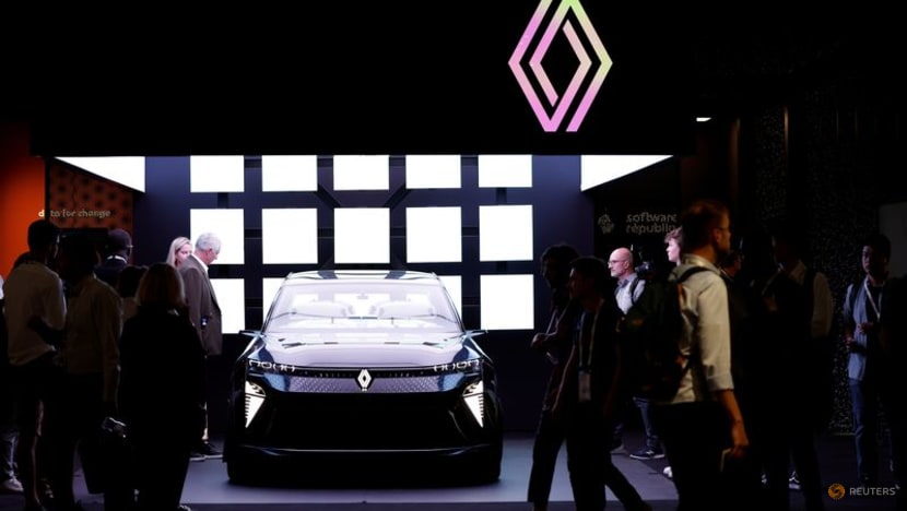 Renault raises planned operating margin goal, to reinstate dividend Renault raises planned operating margin goal, to reinstate dividend