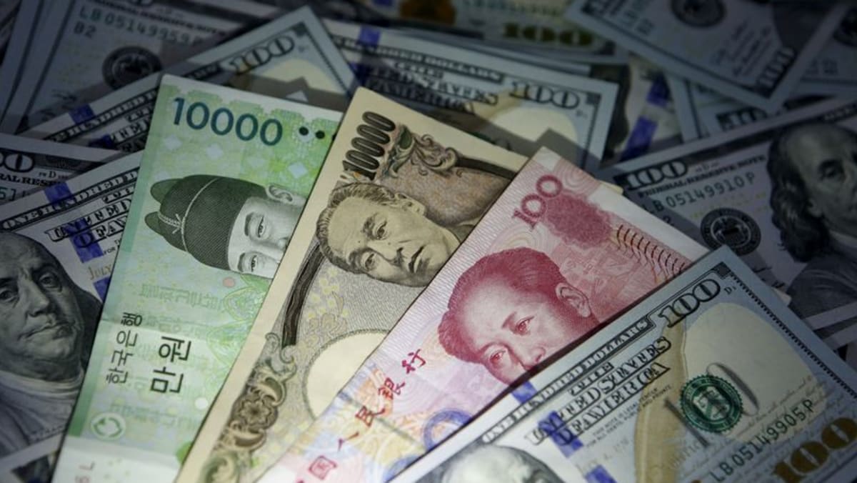 Taruhan bearish pada FX Asia mencapai rekor tertinggi seiring reli dolar lebih lanjut: jajak pendapat Reuters