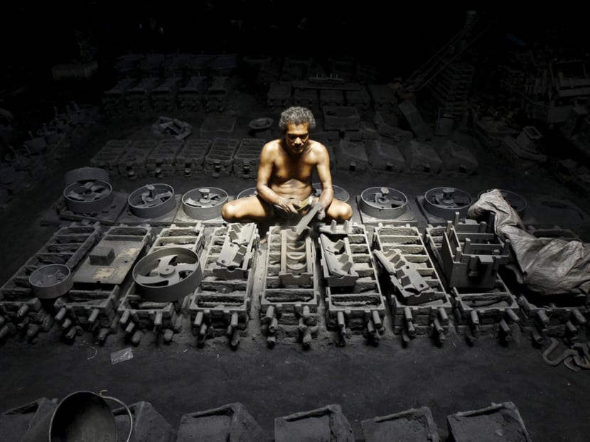 A labourer manufactures iron parts at a factory in Kolkata. Investors are returning to West Bengal after decades of industrial decline under a communist-led state government. Photo: Reuters