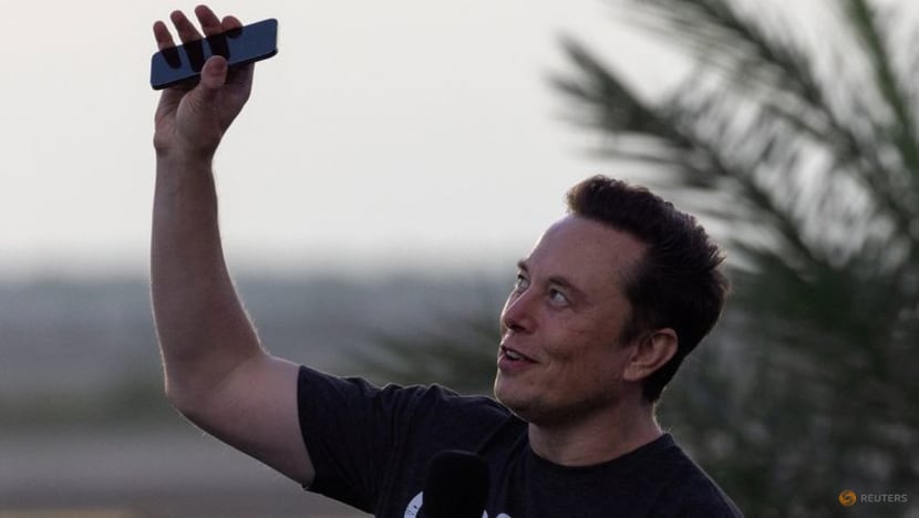 Musk reverses again, ready to buy Twitter at original US$44 billion price Musk reverses again, ready to buy Twitter at original US$44 billion price