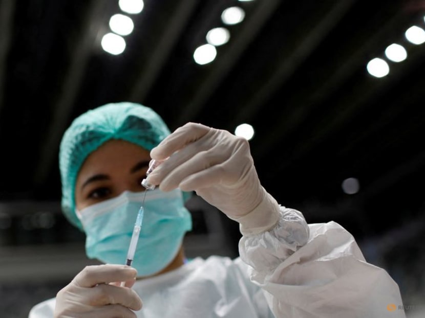 Those who have taken two doses of Sinovac-CoronaVac are strongly encouraged to take their third dose of the vaccine before Dec 31, as long as three months have passed from their second dose. Those who have taken two doses of Sinovac-CoronaVac are strongly encouraged to take their third dose of the vaccine before Dec 31, as long as three months have passed from their second dose.