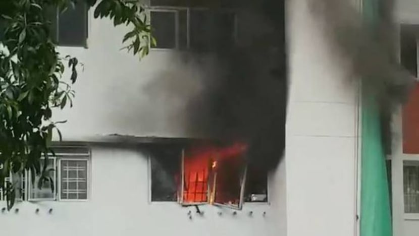 Flat di Lorong Ah Soo terbakar, 3 penduduk mengalami kesukaran bernafas
