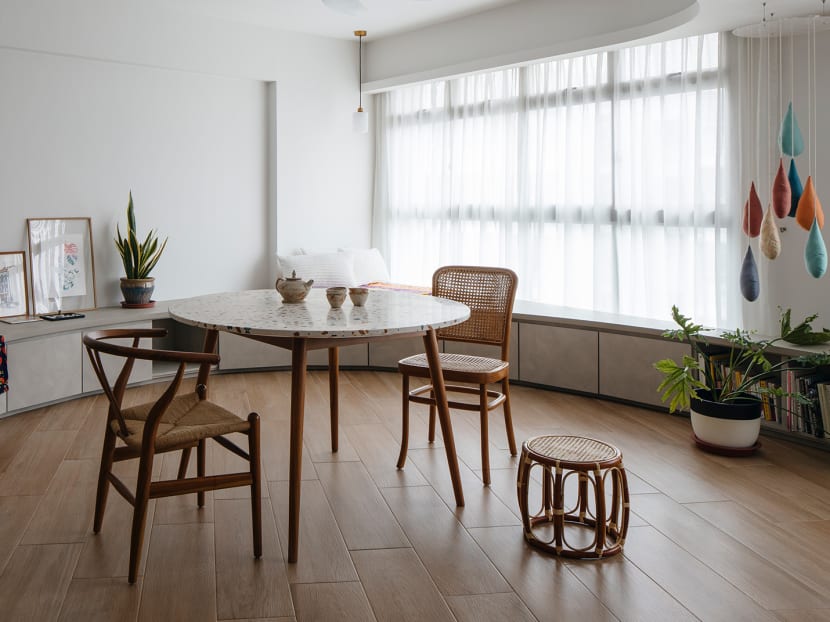 Transforming a 980 sq ft HDB flat with a tricky curved wall into a welcoming space