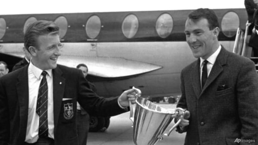 Former England great Jimmy Greaves dies aged 81 Former England great Jimmy Greaves dies aged 81