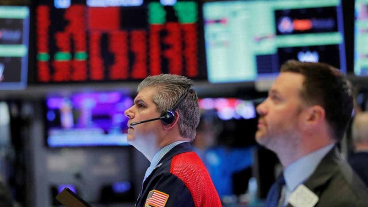Reli saham global akan moderat tahun depan, kemungkinan koreksi – jajak pendapat Reuters