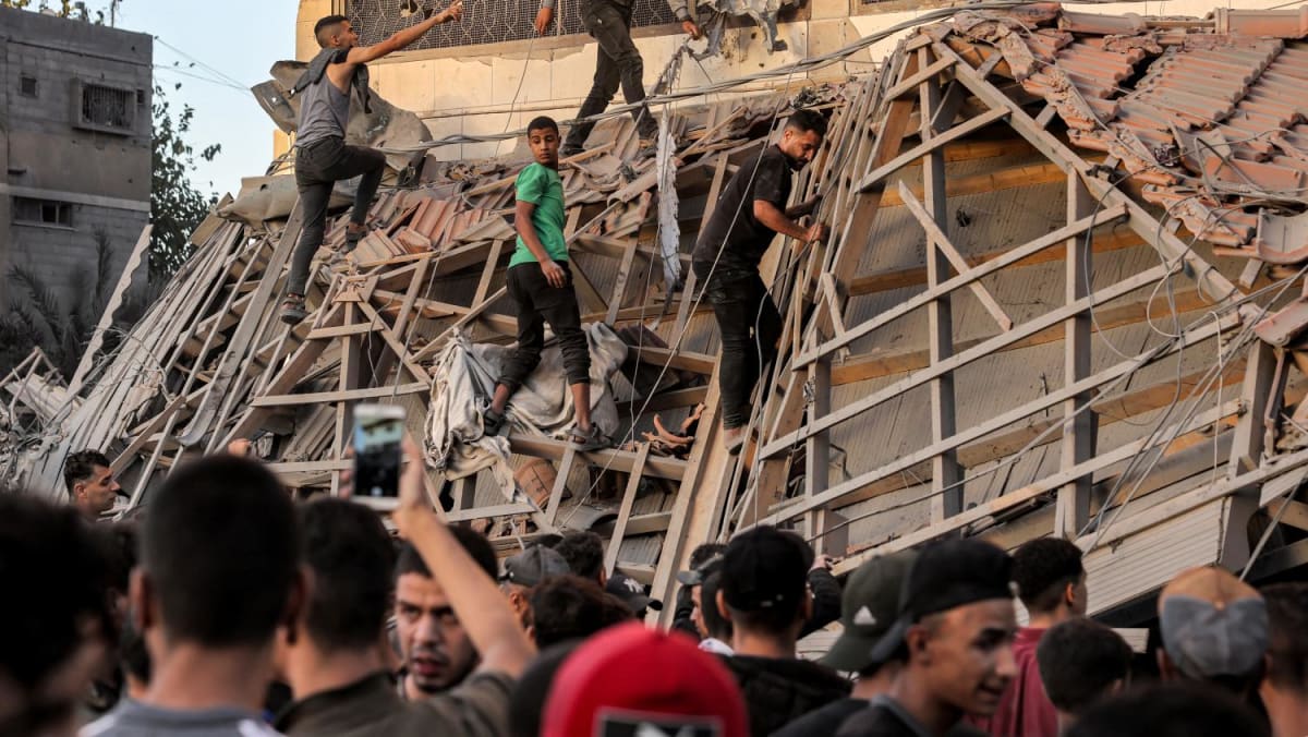 Hamas says Gaza death toll tops 10,000 as Israel steps up war