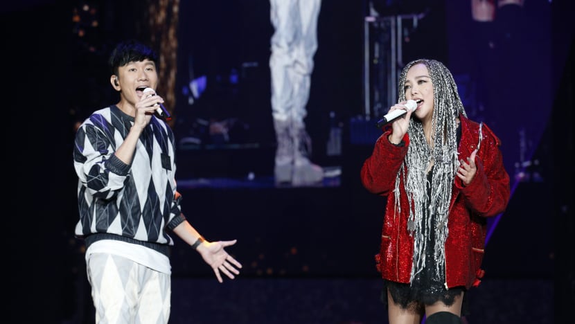 JJ Lin performs duet with A-Mei
