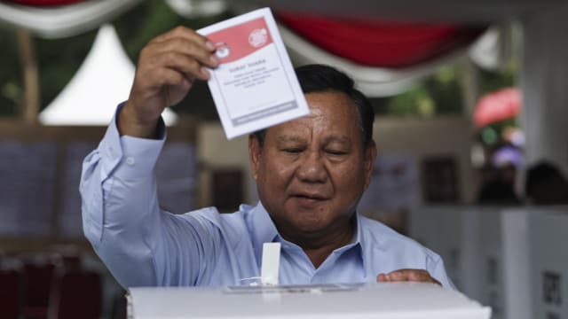 印尼全国大选非正式抽样计票：国防部长普拉博沃和副手暂时领先