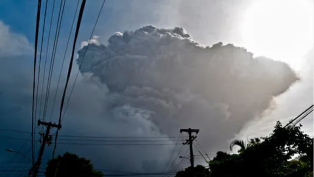 加勒比海圣文森特岛 一火山喷发火山灰