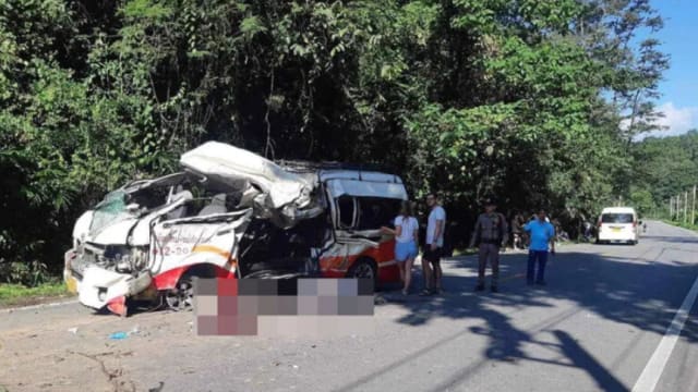 泰国清迈发生车祸 两外籍游客身亡十人伤