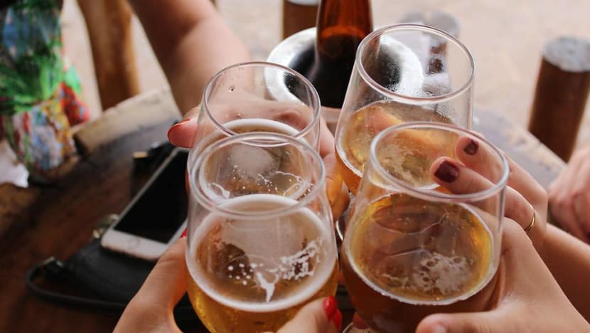 Commentary: Drinking beer may lead to higher levels of body fat than wine Commentary: Drinking beer may lead to higher levels of body fat than wine