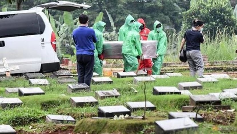 Jumlah pengebumian di Jakarta melonjak; pihak berkuasa khuatir banyak kematian COVID-19 tidak dilaporkan