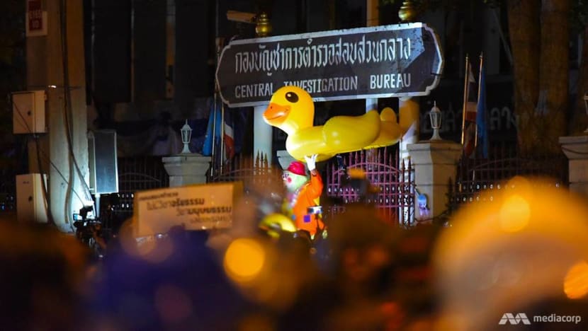 Thai protesters hit police headquarters with paint, projectiles Thai protesters hit police headquarters with paint, projectiles